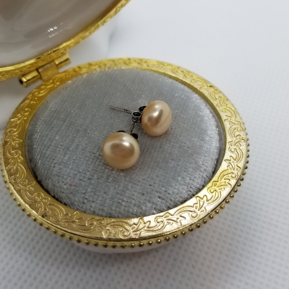 Crema pearl earrings